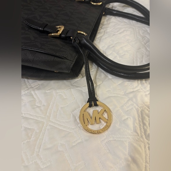 MICHAEL KORS BLACK Shoulder Bag EUC gold MK pendant - Picture 7 of 15